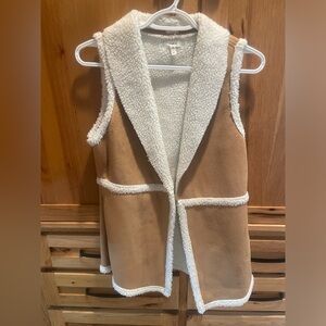 Faux Sherpa/suede vest small